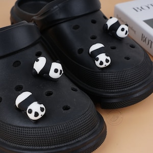 Lindos amuletos de zapatos de panda, amuletos de zapatos de panda kawaii, encantadores amuletos de resina de animales, hebilla de panda 3D para zapatos, suministros de amuletos de zapatos de animales, regalos