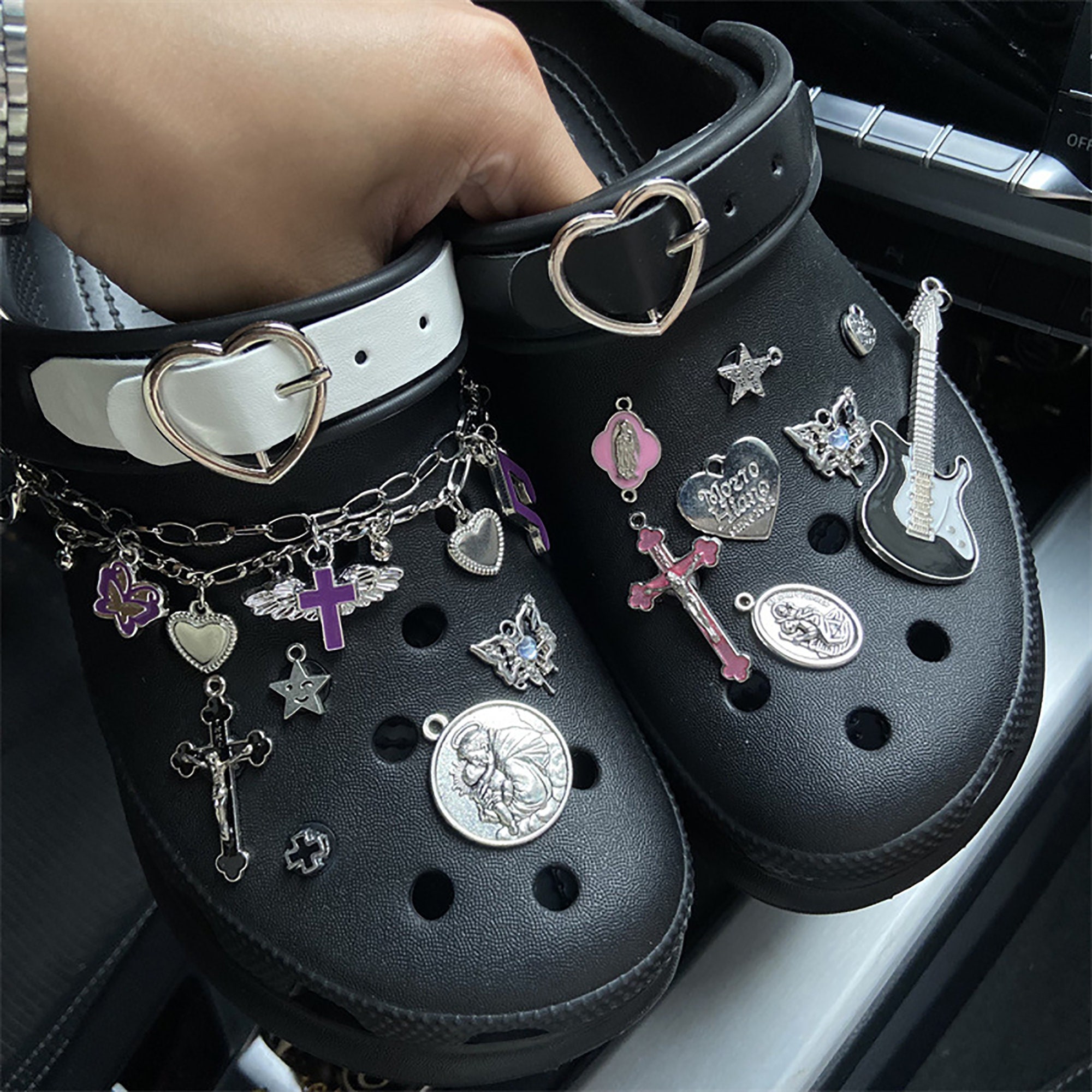 Croc Charms – The Royal Look