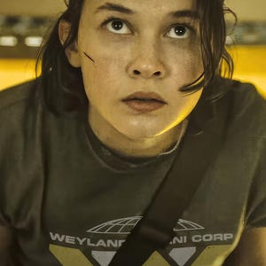 Retro Weyland-Yutani Corp T-Shirt: Aliens Movie Logo Graphic Tee