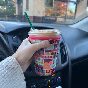 Cup sleeve pictured on a Starbucks grande