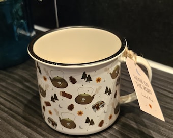 Taza esmaltada con estampado de camping