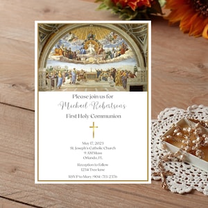 Peut inclure: Une carte d'invitation blanche avec des bordures dorées annonçant la Première Communion de Michael Robertson. La carte présente une peinture de la Cène et comprend la date, l'heure et le lieu de l'événement. Les informations de RSVP sont également incluses.