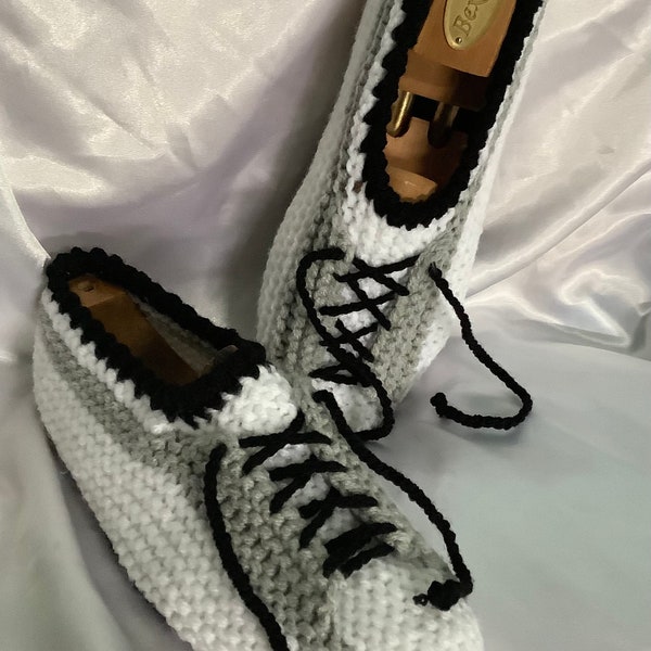 Chic chaussons baskets en tricot ,laine /acrylique. Modèle unique. Chaussons baskets d’intérieur pour femme,homme.Grande taille 41-43