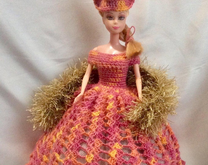 Unique model. Princess Peppa doll, T30cm with her handmade acrylic crochet costume, ideal for a gift