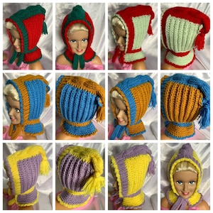 Peut inclure: Une collection de 10 bonnets tricotés dans différentes combinaisons de couleurs. Chaque bonnet a un long pompon et une capuche pointue. Les bonnets sont fabriqués avec une variété de couleurs, notamment le rouge, le vert, le bleu, le jaune, le violet et le marron.
