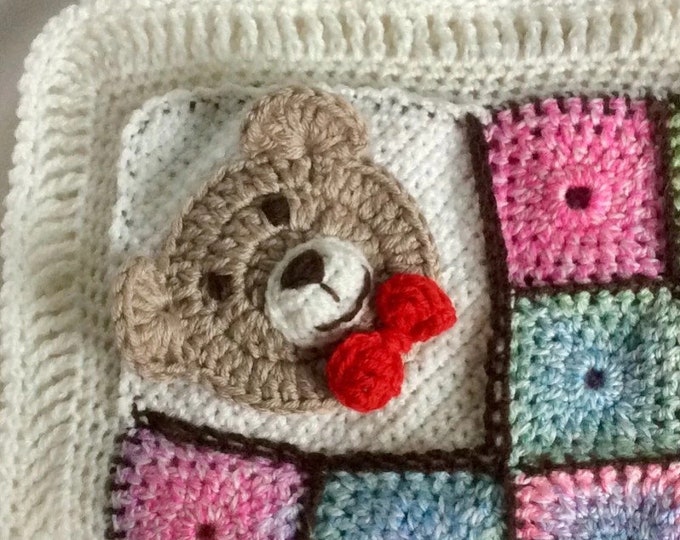 Sur commande.Chic couverture Amigurumis,patchwork au crochet ,acrylique multicolore fait main au crochet,pour bébé . T50x60cm