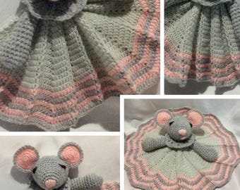PDF. Crochet pattern for baby mouse cuddly toy Pattern, pattern with French and English tutorials PDF format