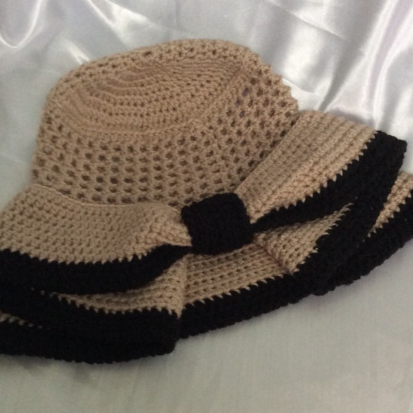 Modèle unique.Chic chapeau fait main au crochet ,acrylique doux,couleur beige,noire pour femme,grande taille T+58