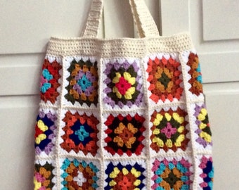 Borsa tote chic - borsa a tracolla multicolore in cotone/acrilico all'uncinetto, stile Boho, grande quadrato della mamma