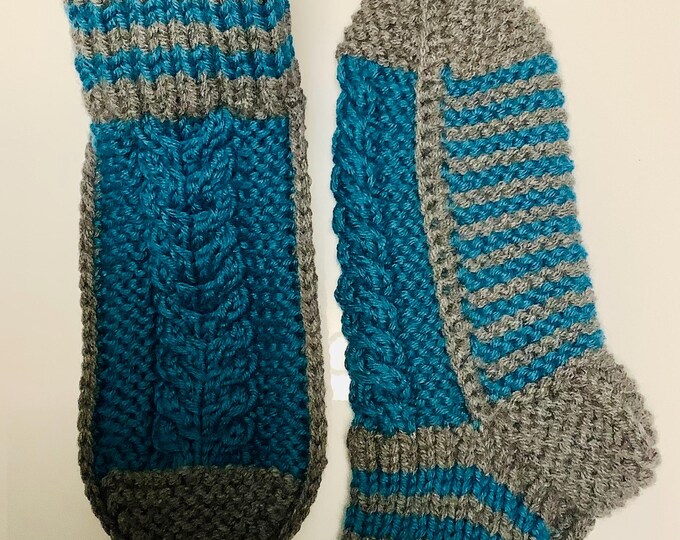 Chic big two-tone socks for women and men. One size 40-43