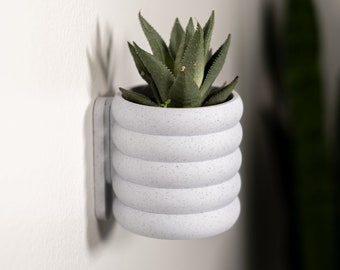 Wall Mounted Planter with Hidden Drip Tray - Removable Water Tray - 3D Printed - Eco-Friendly - Hendricks Design