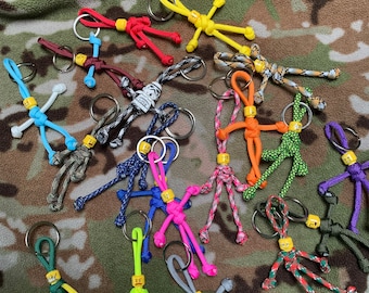 Llavero Paracord Buddy con dije de cabeza de Lego
