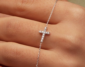 Diamond Cross Bracelet / 14k Solid Gold Crucifix Armband voor vrouwen / Sierlijke Diamond Cross Armband / Religieuze Charm Bracelet Geschenken voor haar