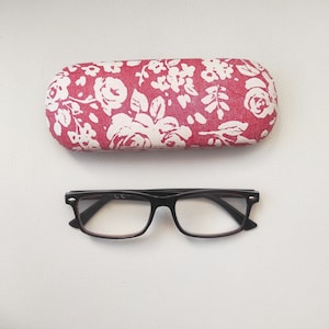 Flowers roses red  hard eyeglasses reading case  decoupage, gift portable for best friend and girlfriend, red portable case for eyeglasses