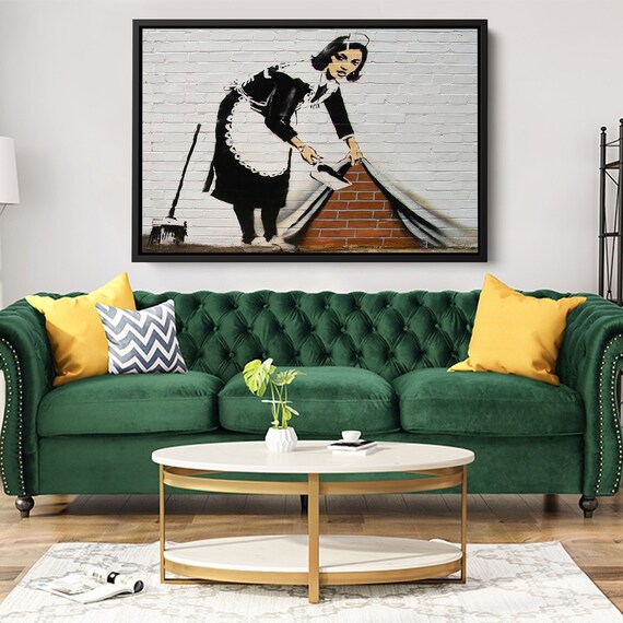 Tableau Banksy 'La Femme De Ménage' - Toile Sur Cadre, Street Art Prêt à Accrocher