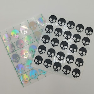 25 pegatinas de calavera holográficas en negro mate o plata