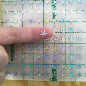 100 adesivi olografici argento a forma di fiocco di neve