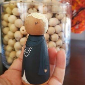 Dr. Maria Montessori Peg Doll / Handpainted Wooden Figurine / Montessori Work Classroom Display / Teacher Educator Gift / Custom Ornament
