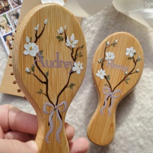 Custom Hand-painted Keepsake Hairbrush Children&#39;s Bamboo Baby Brush Nursery Decor Welcome Baby Gift