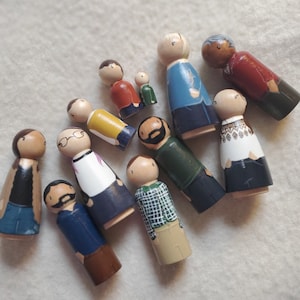 Custom Wooden Peg Doll Family Portrait: Personalized Keepsake Gift