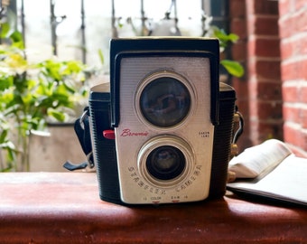 Vintage 1950’s Kodak Brownie Starflex Camera with Dakon Lens, Kodak 127 Film, Made in the USA