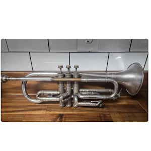 Vintage 1920s Frank Holton Cornet – Silver-Plated Original Case & Mouthpiece