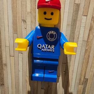 Personaggio gigante di carta igienica "stile Lego" calciatore PSG, idea regalo