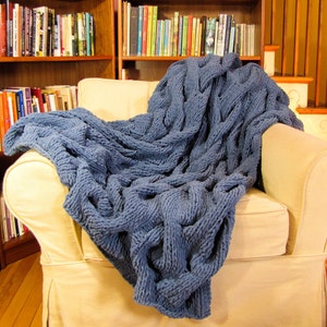 Super soft warm chenille chunky cable throw image 3