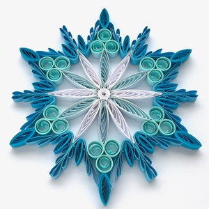 Stella di carta da 4,3", arte quilled, fiocco di neve quilled, ornamento natalizio, decorazione natalizia, arte sospesa, mandala quilled, arte 3D, arte di carta