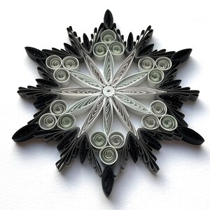 Stella di carta da 4,3", arte quilled, fiocco di neve quilled, ornamento natalizio, decorazione natalizia, arte sospesa, mandala quilled, arte 3D, arte di carta