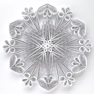 Stella di carta da 4,3", arte quilled, fiocco di neve quilled, ornamento natalizio, decorazione natalizia, arte sospesa, mandala quilled, arte 3D, arte di carta