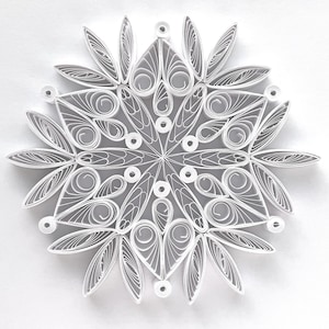 Stella di carta da 3,3", arte quilled, fiocco di neve quilled, ornamento natalizio, decorazione natalizia, arte sospesa, mandala quilled, arte 3D, arte di carta