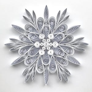 Stella di carta da 6,1", arte quilled, fiocco di neve quilled, ornamento natalizio, decorazione natalizia, arte da appendere, mandala quilled, arte 3D, arte di carta