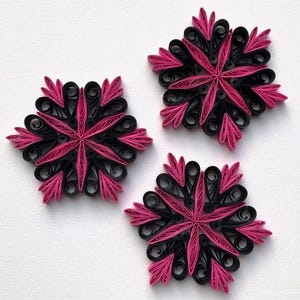 Stella di carta da 2,8", arte quilled, fiocco di neve quilled, ornamento natalizio, decorazione natalizia, arte sospesa, mandala quilled, arte 3D, arte di carta
