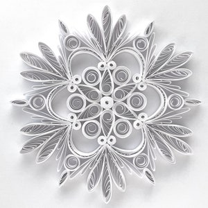 Stella di carta da 3,7", arte quilled, fiocco di neve quilled, ornamento natalizio, decorazione natalizia, arte sospesa, mandala quilled, arte 3D, arte di carta