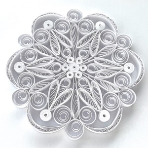 Stella di carta da 3,1", arte quilled, fiocco di neve quilled, ornamento natalizio, decorazione natalizia, arte sospesa, mandala quilled, arte 3D, arte di carta