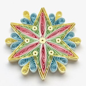 Stella di carta da 2,8", arte quilled, fiocco di neve quilled, ornamento natalizio, decorazione natalizia, arte sospesa, mandala quilled, arte 3D, arte di carta