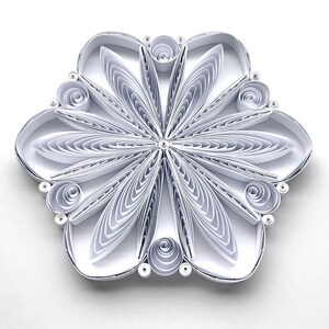 Stella di carta da 6,5", arte quilled, fiocco di neve quilled, ornamento natalizio, decorazione natalizia, arte da appendere, mandala quilled, arte 3D, arte di carta