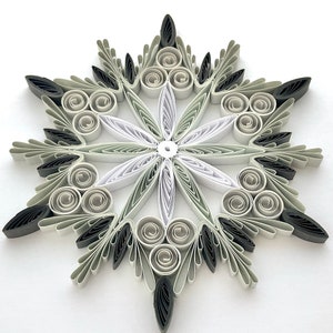 Stella di carta da 4,3", arte quilled, fiocco di neve quilled, ornamento natalizio, decorazione natalizia, arte sospesa, mandala quilled, arte 3D, arte di carta