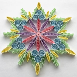 Stella di carta da 4,3", arte quilled, fiocco di neve quilled, ornamento natalizio, decorazione natalizia, arte sospesa, mandala quilled, arte 3D, arte di carta