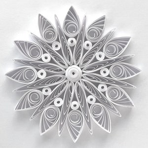 Stella di carta da 2,6", arte quilled, fiocco di neve quilled, ornamento natalizio, decorazione natalizia, arte sospesa, mandala quilled, arte 3D, arte di carta