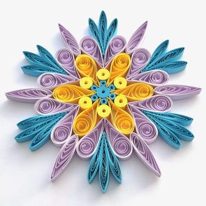 Stella di carta da 3,7", arte quilled, fiocco di neve quilled, ornamento natalizio, decorazione natalizia, arte sospesa, mandala quilled, arte 3D, arte di carta