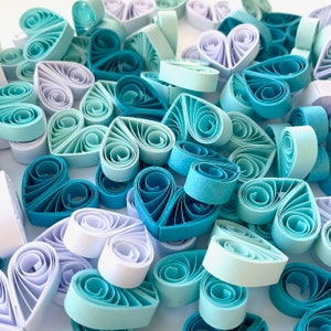 Piccoli cuori di carta, decorazioni da tavola, baby party, baby shower, riempitivi regalo, cameretta per bambini, ornamenti a forma di cuore, decorazioni a forma di cuore, arte quilled 3D