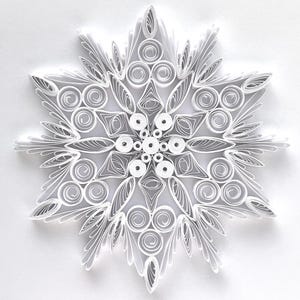 Stella di carta da 3,9", arte quilled, fiocco di neve quilled, ornamento natalizio, decorazione natalizia, arte sospesa, mandala quilled, arte 3D, arte di carta