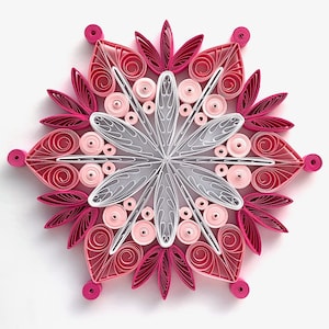 Stella di carta da 4,3", arte quilled, fiocco di neve quilled, ornamento natalizio, decorazione natalizia, arte sospesa, mandala quilled, arte 3D, arte di carta