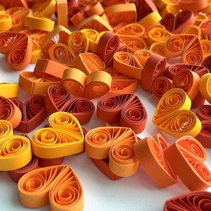 Piccoli cuori di carta, decorazioni da tavola, baby party, baby shower, riempitivi regalo, cameretta per bambini, ornamenti a forma di cuore, decorazioni a forma di cuore, arte quilled 3D