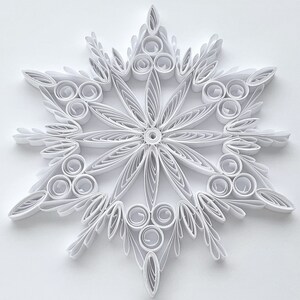 Stella di carta da 4,3", arte quilled, fiocco di neve quilled, ornamento natalizio, decorazione natalizia, arte sospesa, mandala quilled, arte 3D, arte di carta