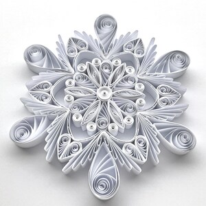 Stella di carta da 5,1", arte quilled, fiocco di neve quilled, ornamento natalizio, decorazione natalizia, arte da appendere, mandala quilled, arte 3D, arte di carta