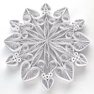 Stella di carta da 3,1", arte quilled, fiocco di neve quilled, ornamento natalizio, decorazione natalizia, arte sospesa, mandala quilled, arte 3D, arte di carta