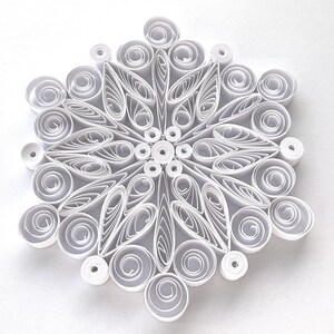 Stella di carta da 3,3", arte quilled, fiocco di neve quilled, ornamento natalizio, decorazione natalizia, arte sospesa, mandala quilled, arte 3D, arte di carta